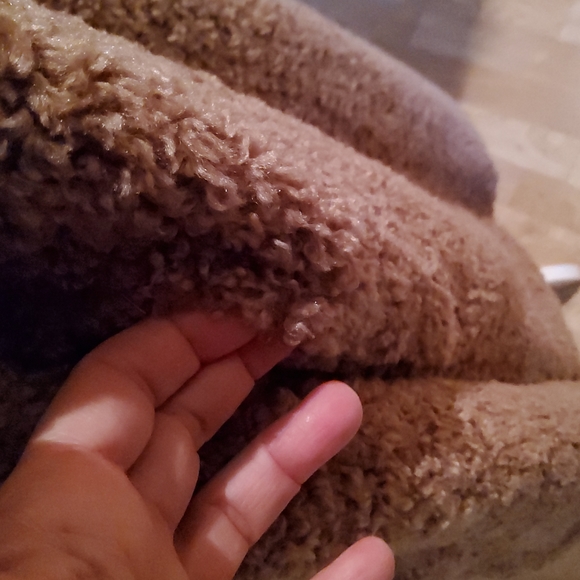 Alice + Olivia Oversizes Sherpa Teddy Coat! NWOT! - Picture 5 of 7